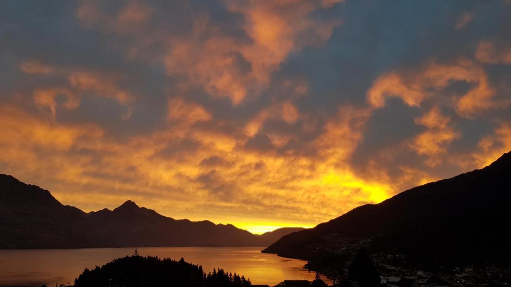 Spacious Home With Awesome Lake Views Queenstown Extérieur photo